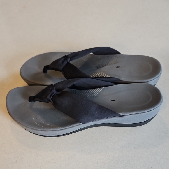 Cloudsteppers by Clarks Shoes - Clarks Cloudstepper Cusion Thong Sandals